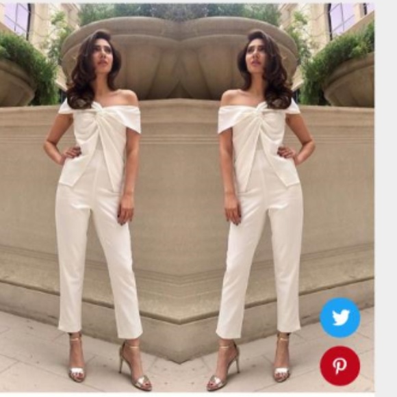 Lavish Alice Asymmetric shoulder twist jumpsuit - Picture 3 of 6